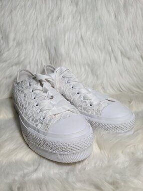 Converse Chuck Taylor All Star Lift Platform White Women 7 NWOB